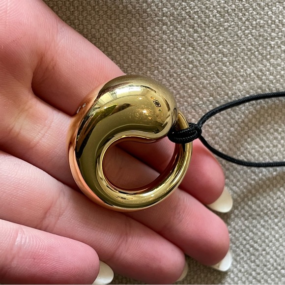 💛Tiffany & Co.💛Elsa Peretti XL Eternal Circle 18 Karat YG Pendant on Cord - Picture 5 of 11